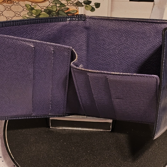 Louis Vuitton Epi Leather Compact Wallet - Picture 6 of 16